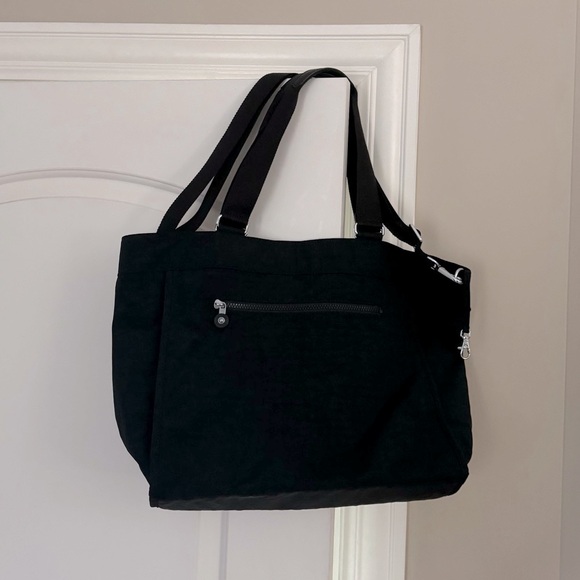 Brand new”Kipling”big,zippered tote.Color-black/tonal.W-19.5”x14”inc.🖤 - Picture 3 of 11